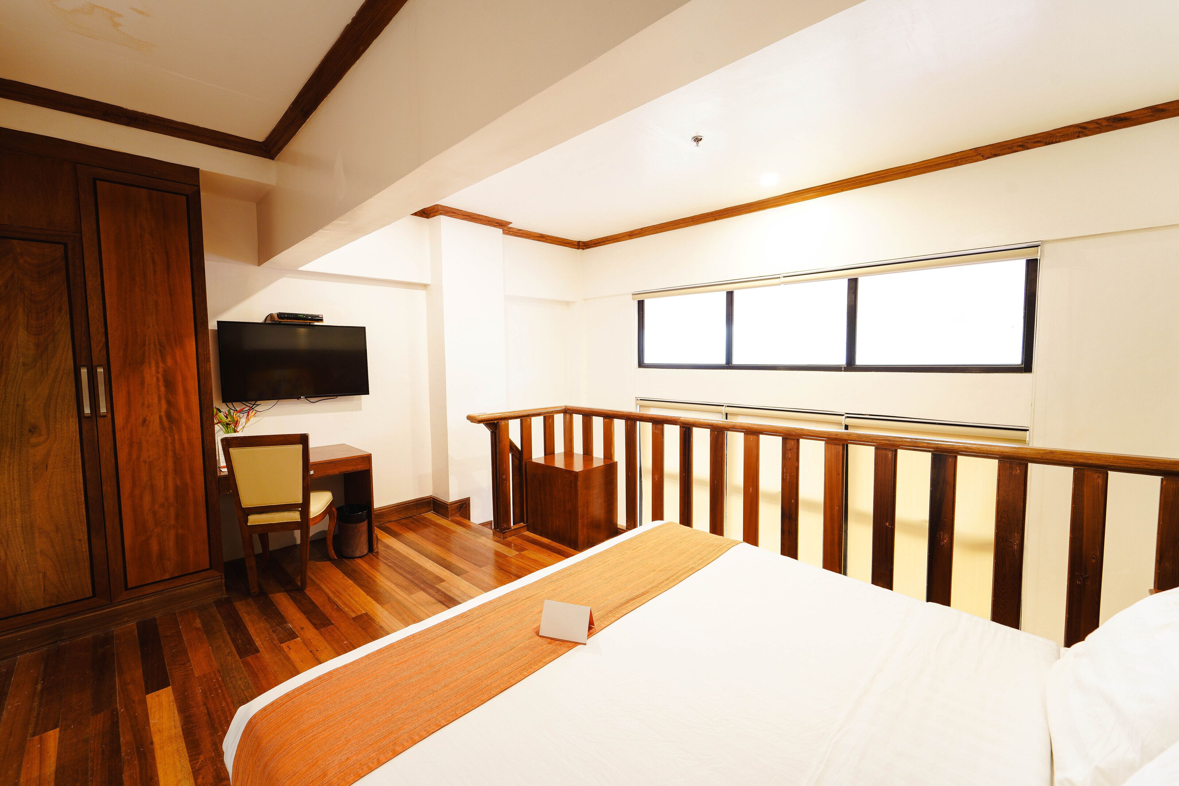 loft room | free wifi, bed sheets