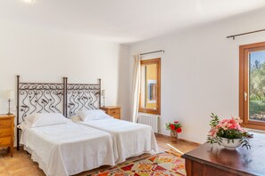 3 slaapkamers, een kluis op de kamer, een strijkplank/strijkijzer