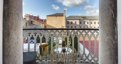 Demartini Luxury Palace