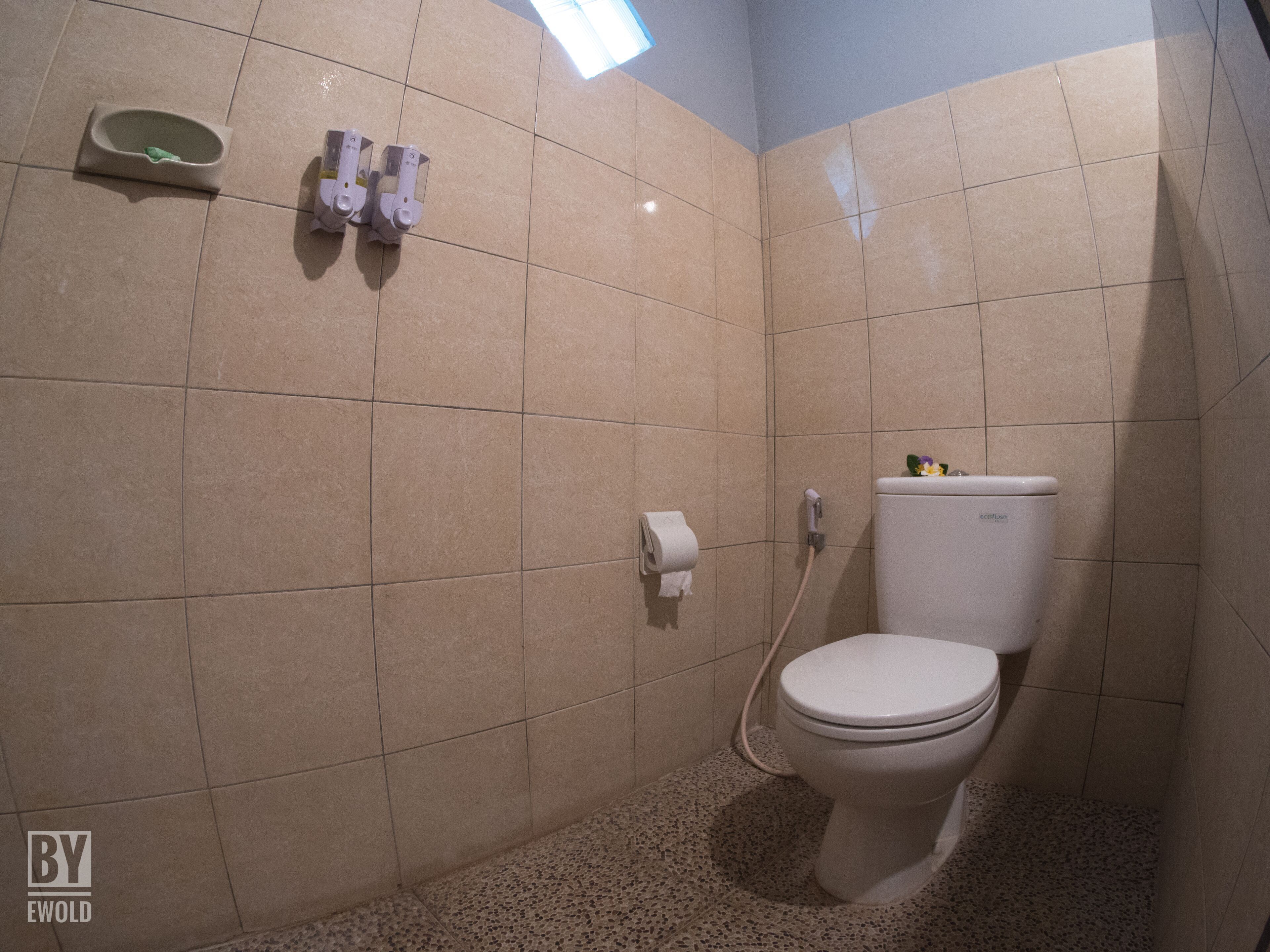Bathroom | Shower, free toiletries, towels, shampoo