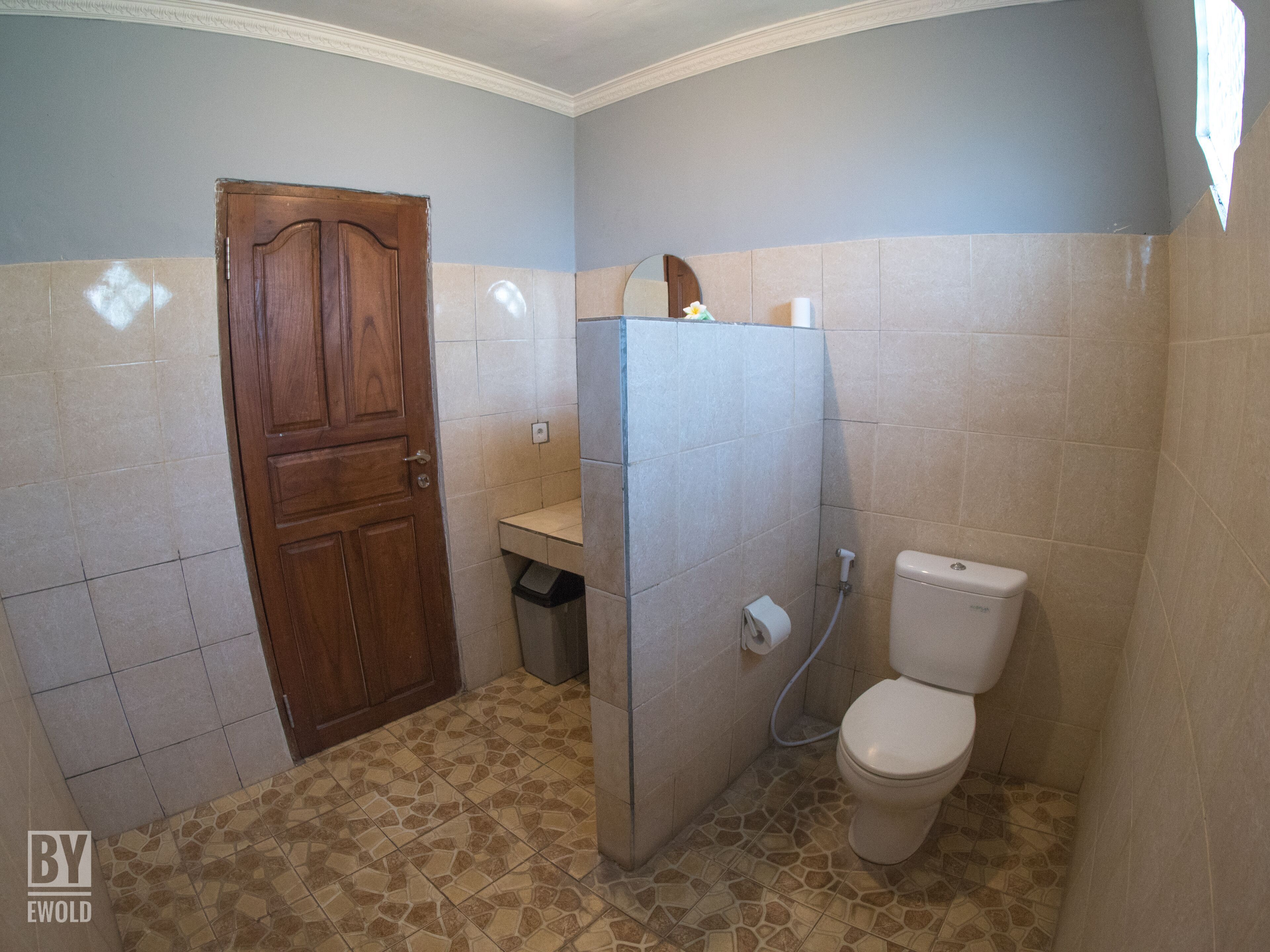 Bathroom | Shower, free toiletries, towels, shampoo