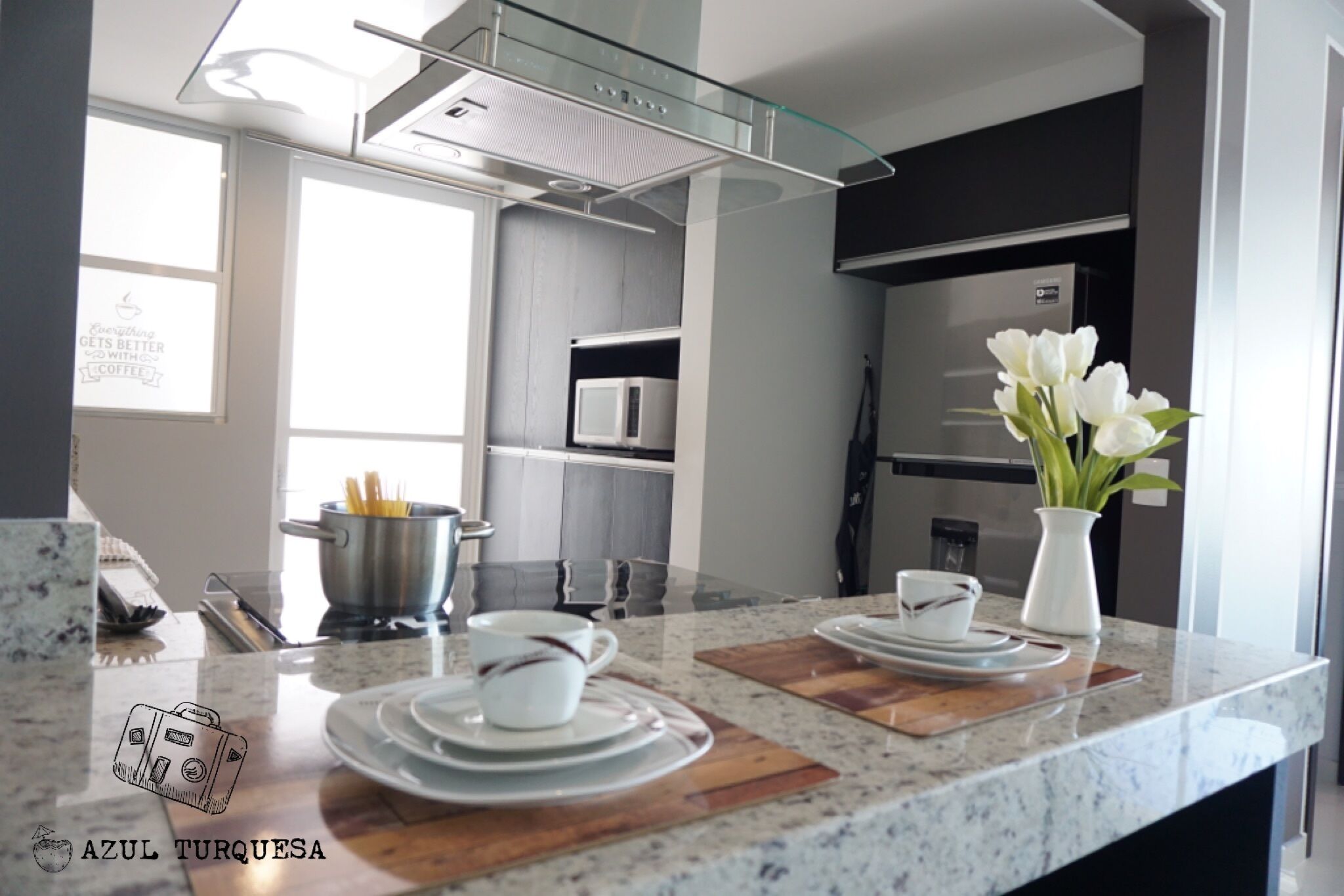 Réfrigérateur, micro-ondes, four, cafetière/bouilloire