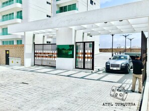 المنطقة المحيطة بالمنشأة