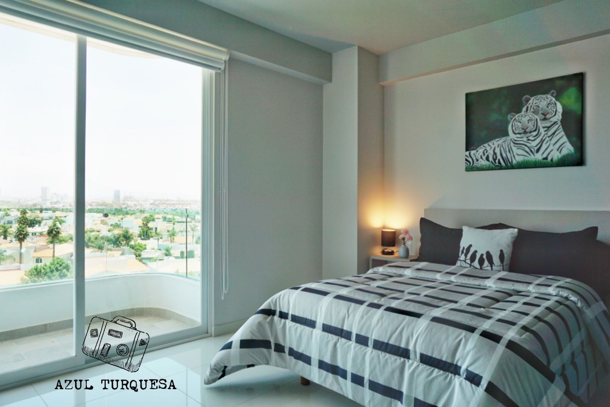 3 chambres, coffres-forts dans les chambres, bureau