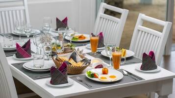 Daily cooked-to-order breakfast (USD 6 per person)