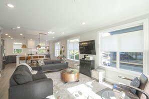 TV - Walk to Hip Bars* Photo wall* porch swings * designer home*  (B) (Nashville)