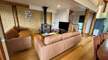 Smart TV, fireplace, books, offices