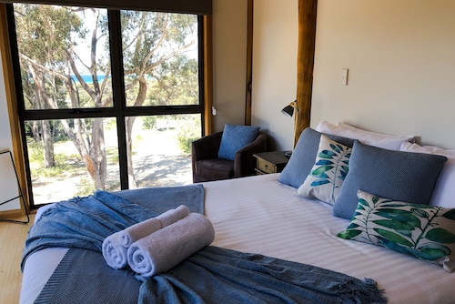 BAY OF FIRES SEACRET Beach House in private bush acreage, with ocean views