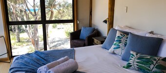 BAY OF FIRES SEACRET  Beach House in private bush acreage, with ocean views