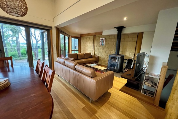 Living fining area