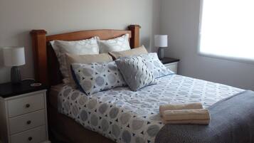 3 bedrooms, desk, iron/ironing board, WiFi