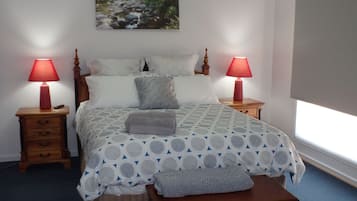 3 habitaciones, tabla de planchar con plancha, wifi y ropa de cama 