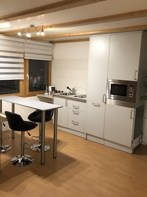 Design Studio, Private Bathroom | Private kitchen | Coffee/tea maker