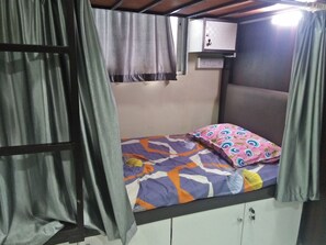 Executive Shared Dormitory | Free WiFi - Sleep Well Dormitory (Mumbai)