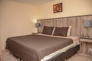 5 habitaciones, escritorio y ropa de cama 