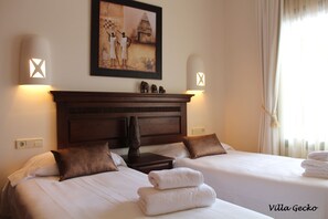 2 chambres, coffres-forts dans les chambres, fer et planche Ă repasser