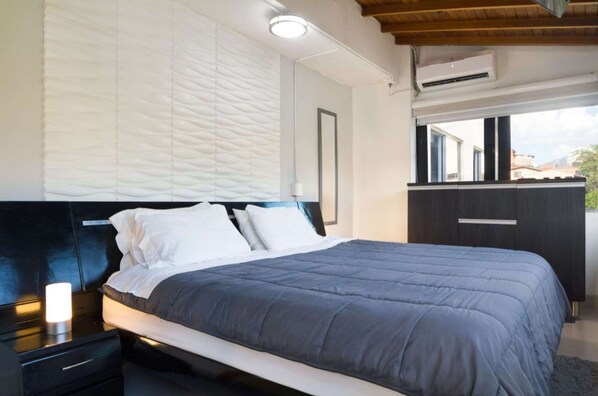 1 bedroom, desk, WiFi, bed sheets