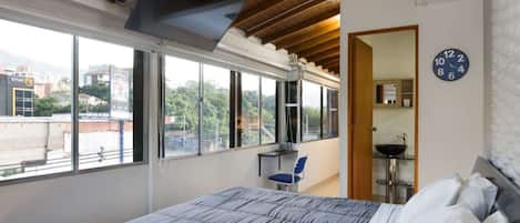 1 habitación, escritorio, wifi y ropa de cama