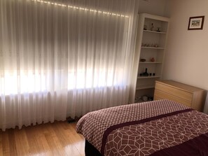 3 Schlafzimmer, individuell dekoriert, individuell eingerichtet