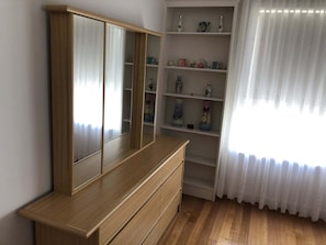 3 bedrooms, individually decorated, individually furnished