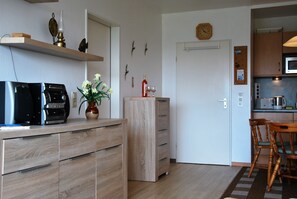 Appartement, 1 chambre, balcon (12.02) | Salle de séjour | Télévision LED