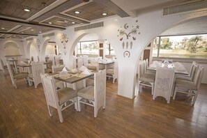 Breakfast, lunch, dinner served; international cuisine  - SUNRISE Mahrousa Cruise (Luxor)