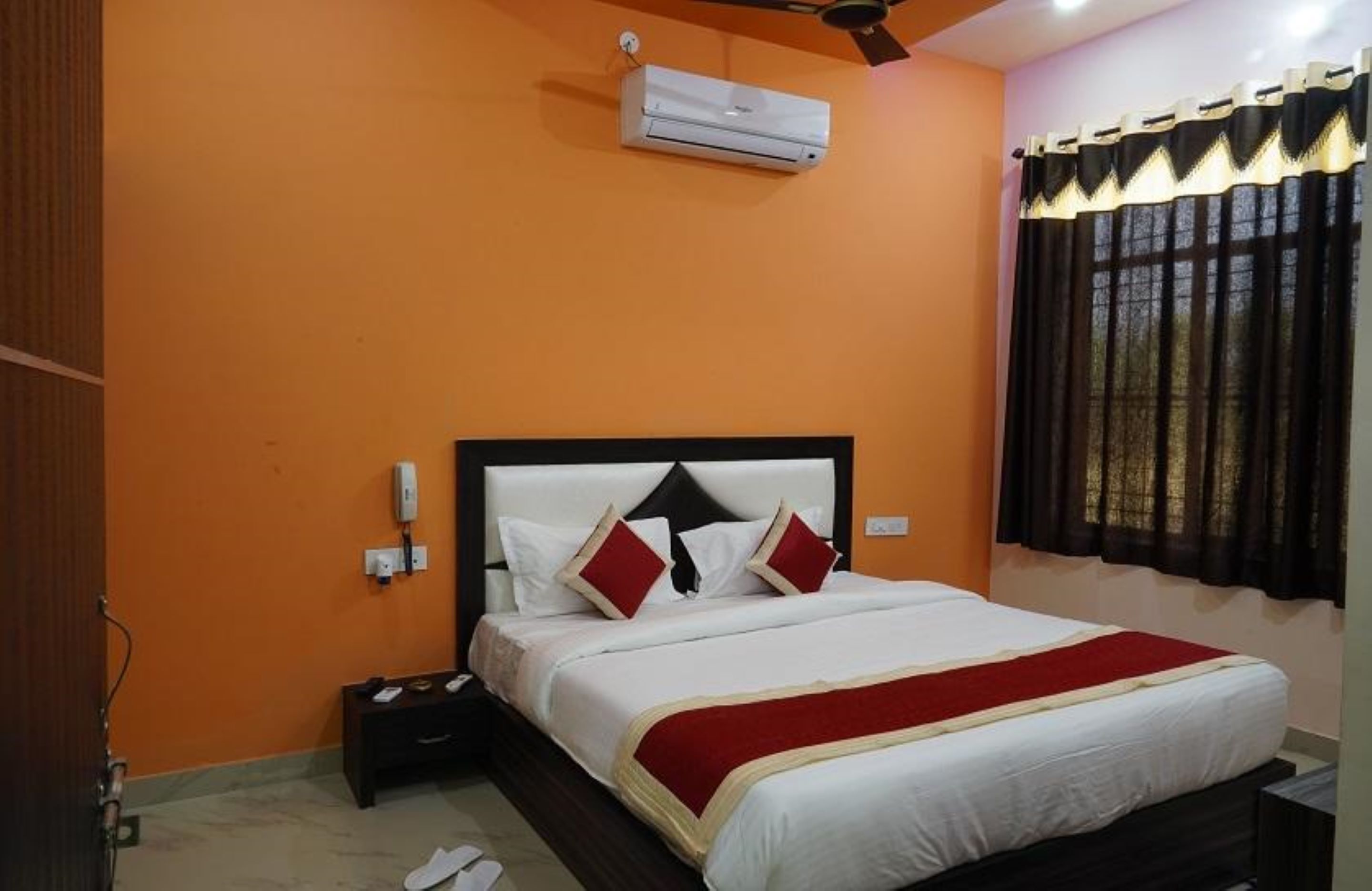 华丽帐篷房 | 埃及棉床单、高档床上用品、羽绒被、迷你吧