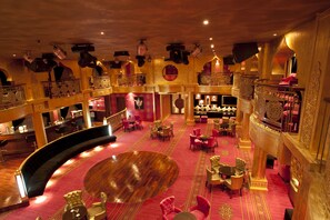 2 restaurants, breakfast, lunch, dinner served; international cuisine