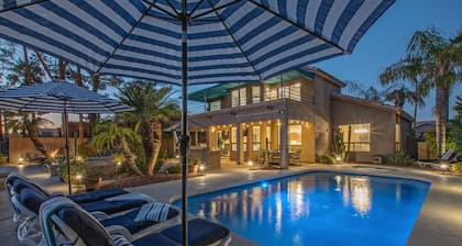 GORGEOUS Val Vista Lake VIEW: Htd PVT POOL, Spa, Putt Green, Kayaks, Bikes, Fishing