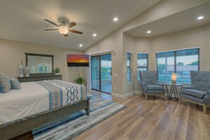4 bedrooms, iron/ironing board, free WiFi, bed sheets - GORGEOUS Val Vista Lake VIEW: Htd PVT POOL, Spa, Putt Green, Kayaks, Bikes, Fishing (Gilbert)