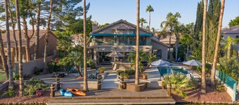 GORGEOUS Val Vista Lake VIEW: Htd PVT POOL, Spa, Putt Green, Kayaks, Bikes, Fishing