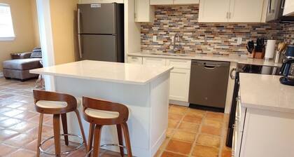 Se aceptan mascotas Cottage-3 cuadras de la playa