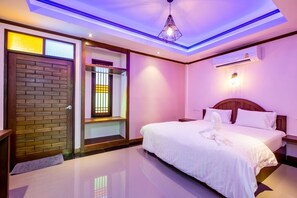 豪華雙人房 | 迷你吧、書桌、筆電工作空間、折疊床/加床