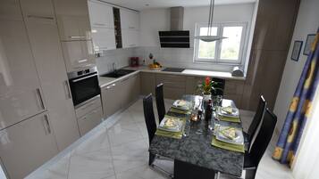 Lejlighed (Paris) | Privat køkken | Køleskab, mikrobølgeovn, ovn, kogeplade