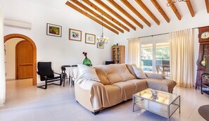 Smart TV, chimenea y tenis de mesa 