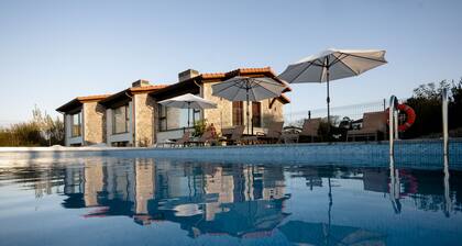 With pool and views of the jesters. Ideal for families