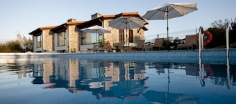 Con Piscina y vistas a los Bufones. Ideal para familias