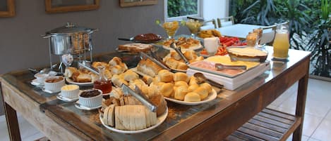 Tägliches inbegriffenes Frühstücksbuffet