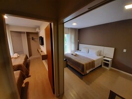 Habitación cuádruple familiar | Cortinas opacas, sistema de insonorización, wifi gratis y ropa de cama