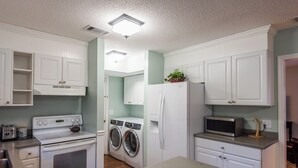 Coffee/tea maker, fridge, microwave, stovetop