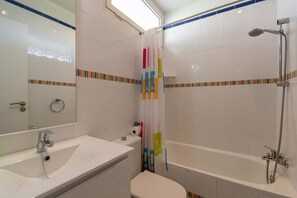 Bathroom - Club Atlantis 89 - Two Bed (Costa Adeje)
