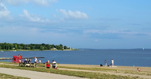 Viihtyisä mökki Warwickin West Bayssä