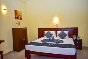 6 bedrooms, free WiFi - Onera Villa. Hikkaduwa Beach - Sri Lanka (Thiranagama)