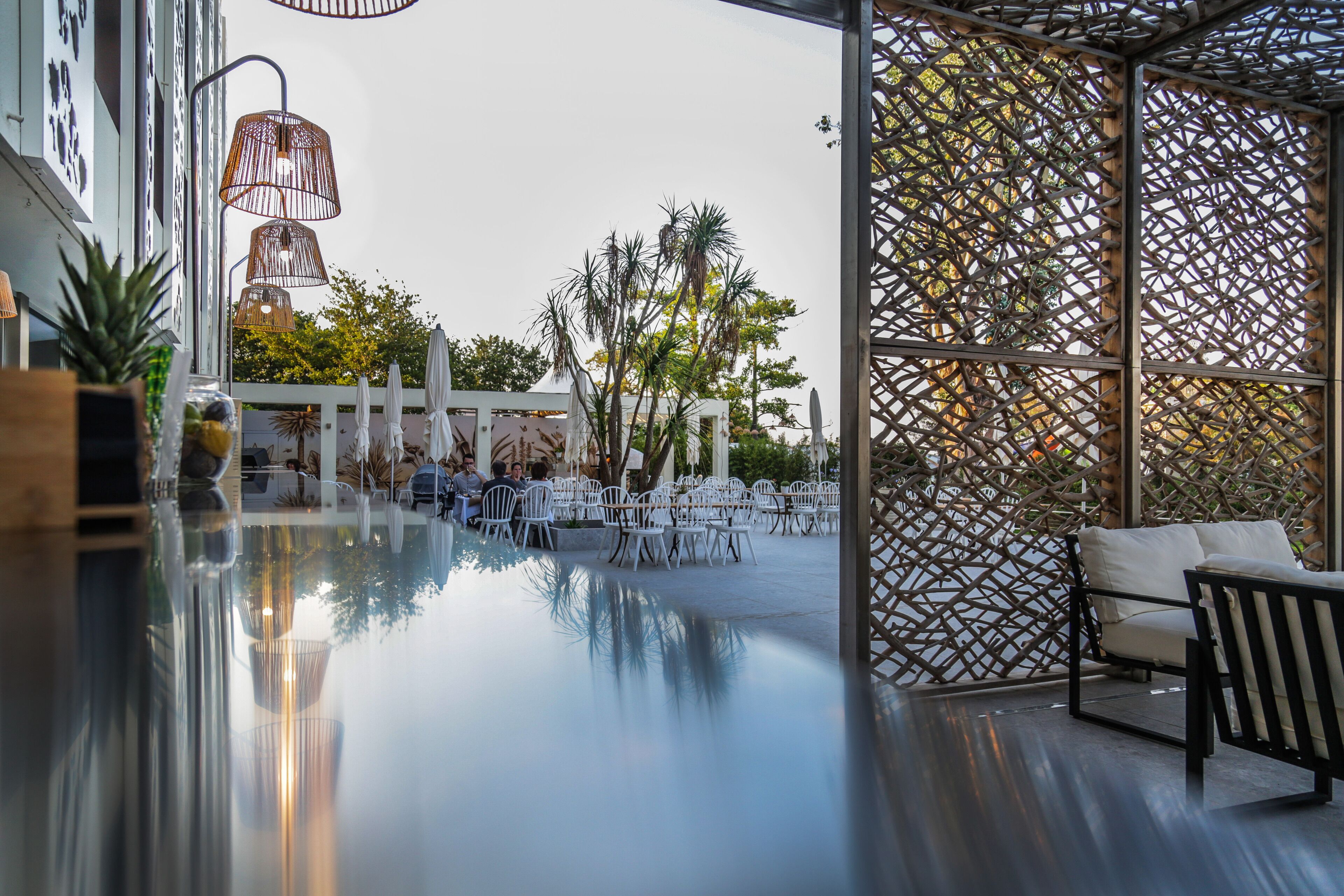 breakfast, lunch and dinner served