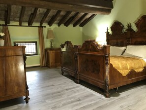 Deluxe Room (Queen) | Gebar bulu kapas, peti besi dalam bilik, dihias secara berasingan 