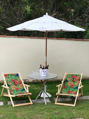 Outdoor pool, open 9:00 AM to 9:00 PM, sun loungers - Pousada Casa Serra Alves (Búzios)