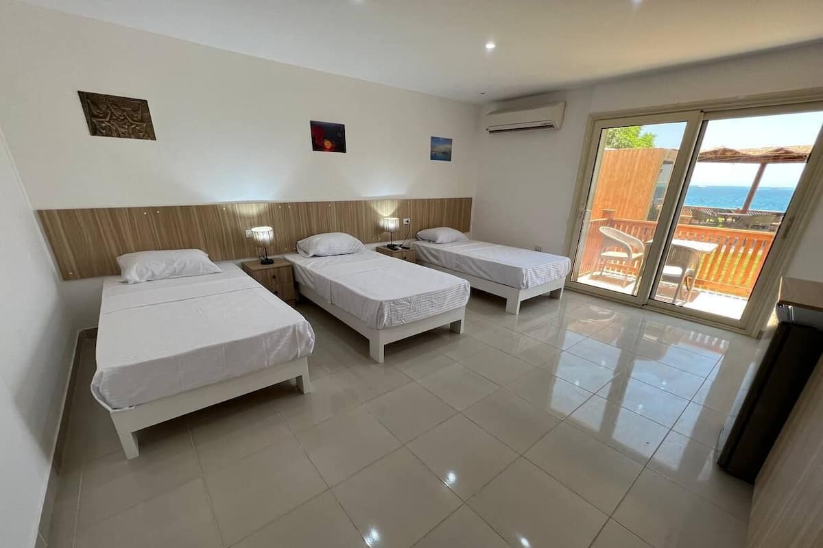 Deluxe triple room | Soundproofing, bed sheets