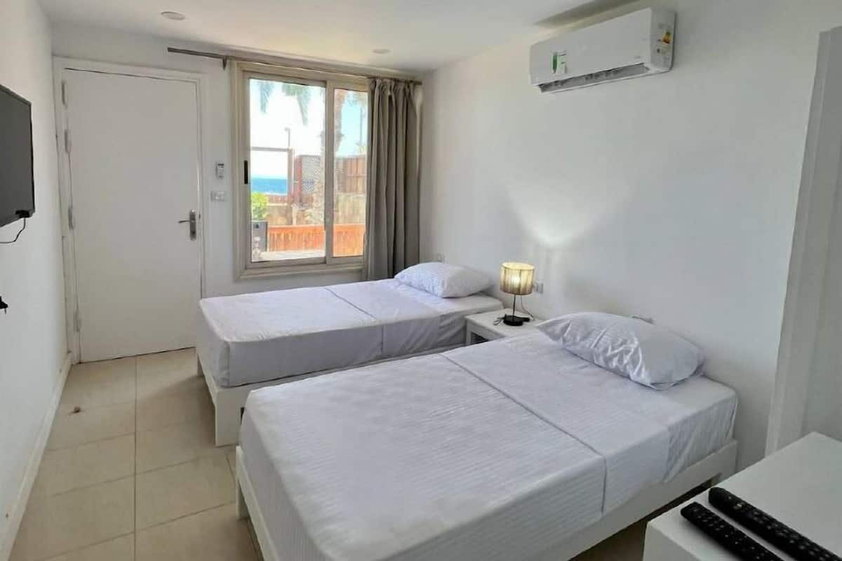 Deluxe Double Room | Soundproofing, bed sheets