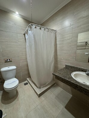 Superior Triple Room | Bathroom