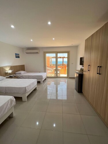 Lilly Rooms and Studios